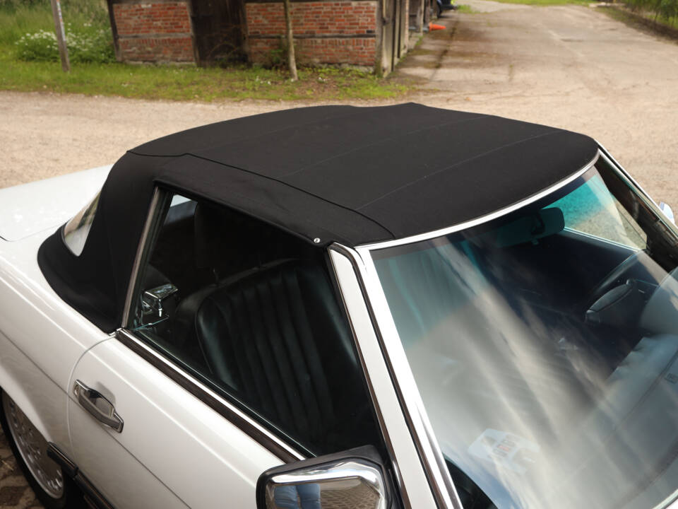 Image 21/85 of Mercedes-Benz 560 SL (1986)