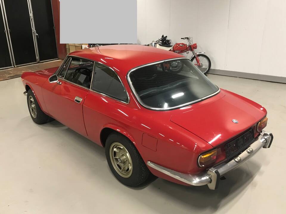 Imagen 4/18 de Alfa Romeo Giulia 1600 GT Junior (1975)