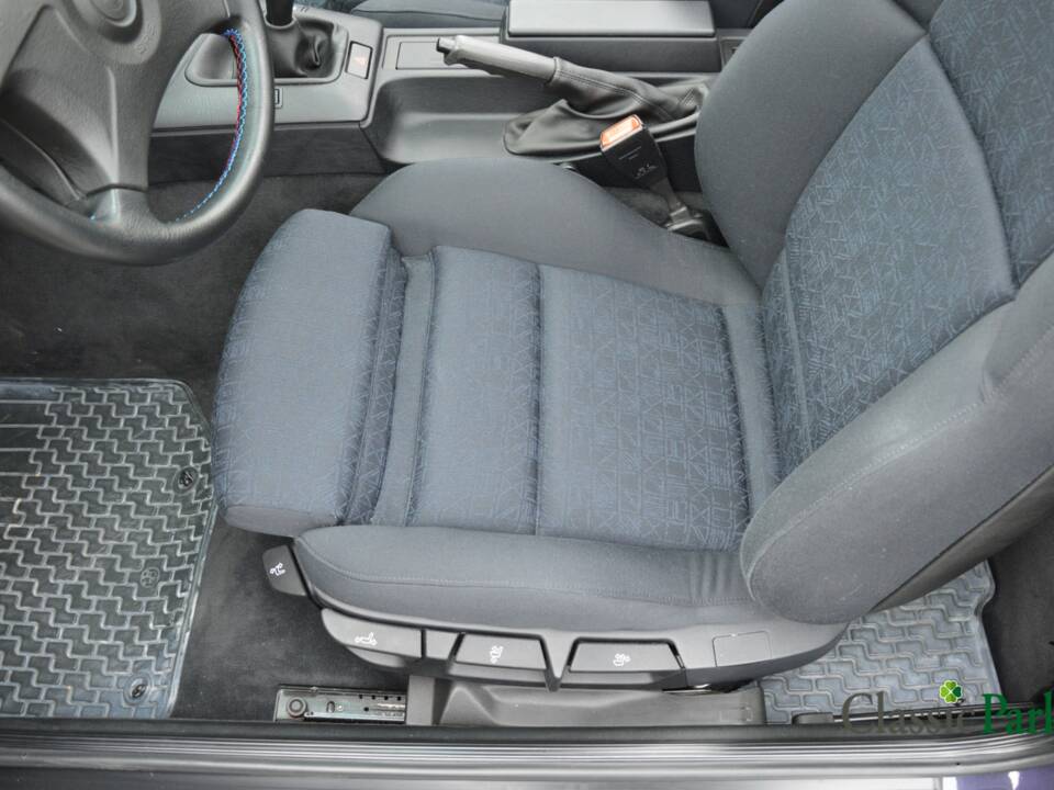 Bild 21/50 von BMW 320i (1994)