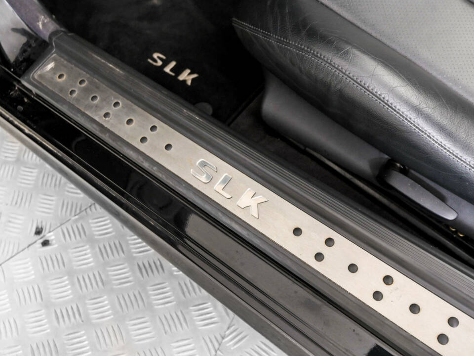 Image 37/50 of Mercedes-Benz SLK 200 Kompressor (2001)