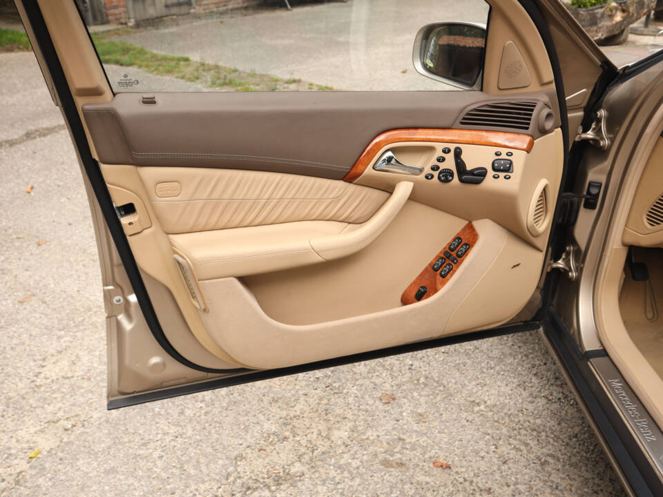 Image 28/76 of Mercedes-Benz S 600 L (2001)