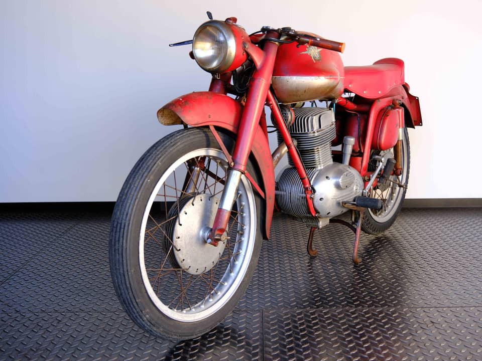 Image 26/83 of MV Agusta 175 CS Sport Disco Volante (1955)