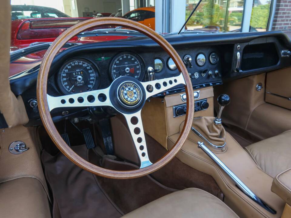 Image 43/50 de Jaguar Type E 3.8 (1964)