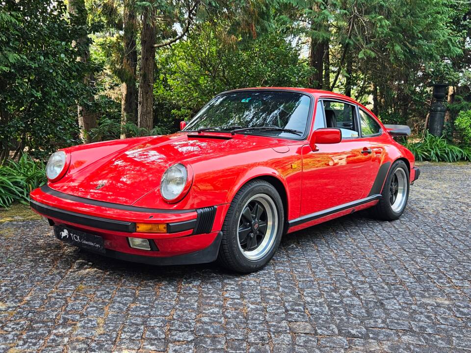 Immagine 16/37 di Porsche 911 Carrera 3.2 (1985)