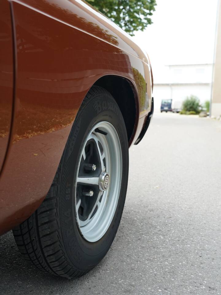 Image 41/100 of MG MGB (1978)