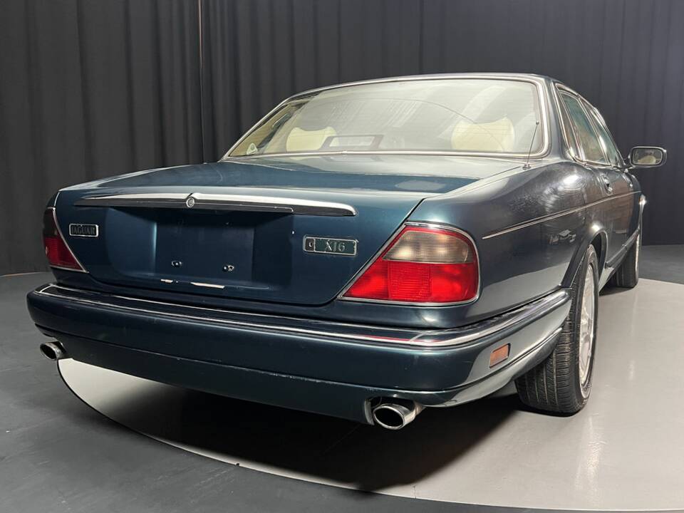 Bild 8/8 von Jaguar XJ 6 4.0 (1995)