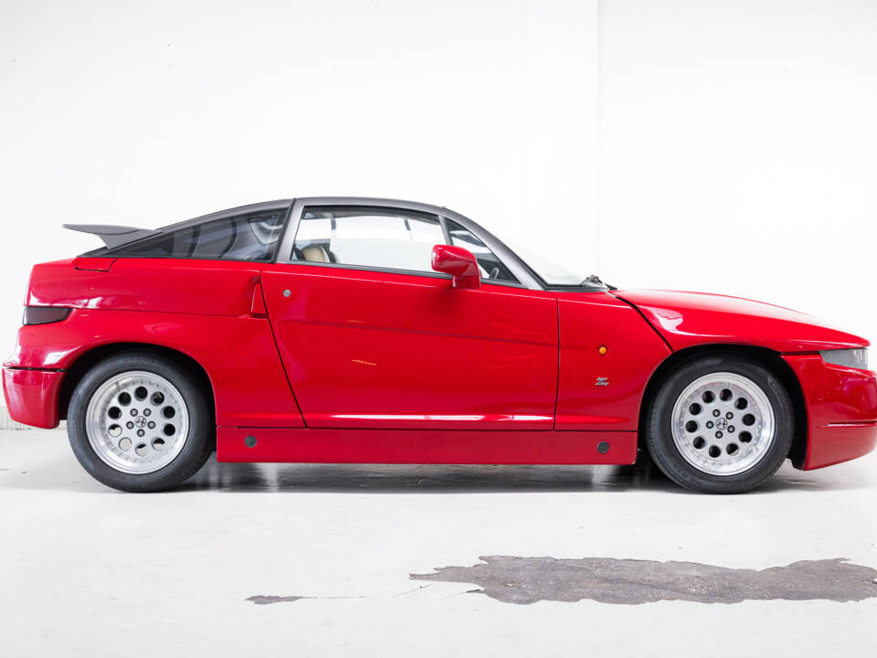 Image 3/32 de Alfa Romeo SZ (1994)