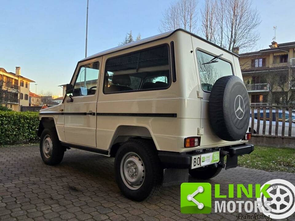 Imagen 3/10 de Mercedes-Benz 200 GE (SWB) (1989)