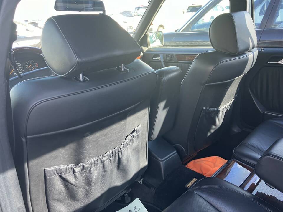 Immagine 33/44 di Mercedes-Benz E 500 (1993)