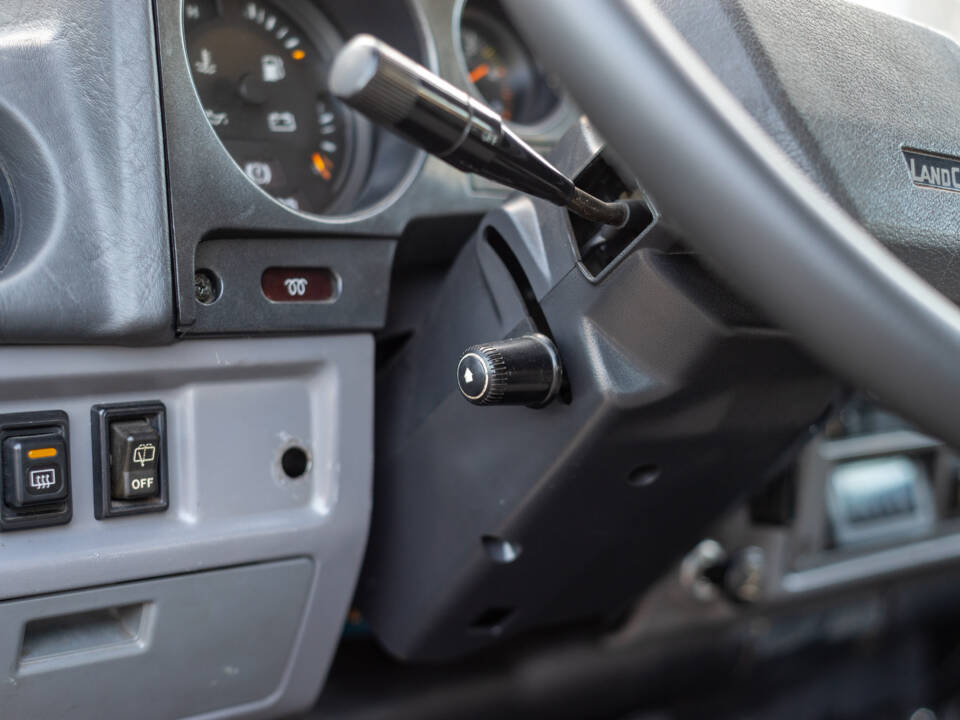 Image 64/100 of Toyota Land Cruiser HJ61 GX (1987)