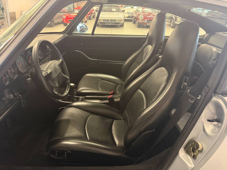 Imagen 18/19 de Porsche 911 Carrera 4 (1995)