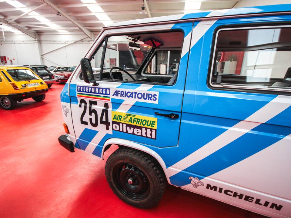 Bild 8/17 von Volkswagen T3 Bus 1.9 (1989)