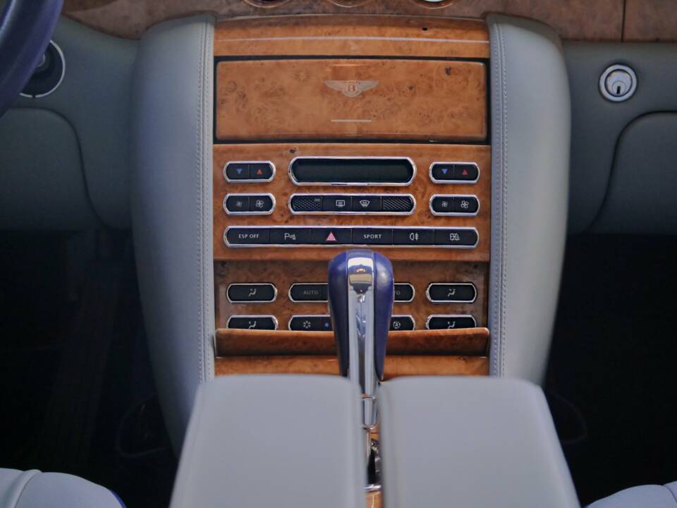 Image 14/31 of Bentley Arnage R (2005)