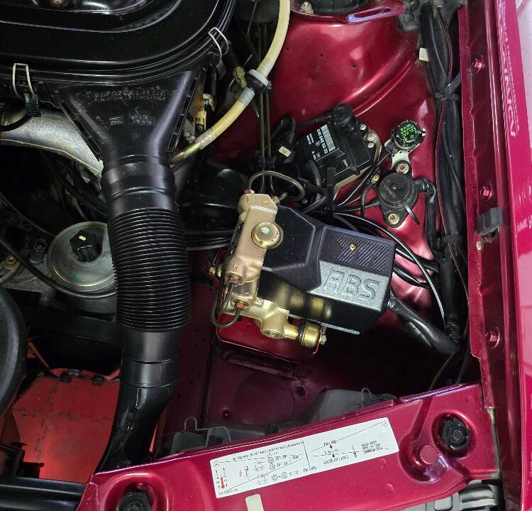 Imagen 26/69 de Mercedes-Benz 190 E 1.8 (1991)