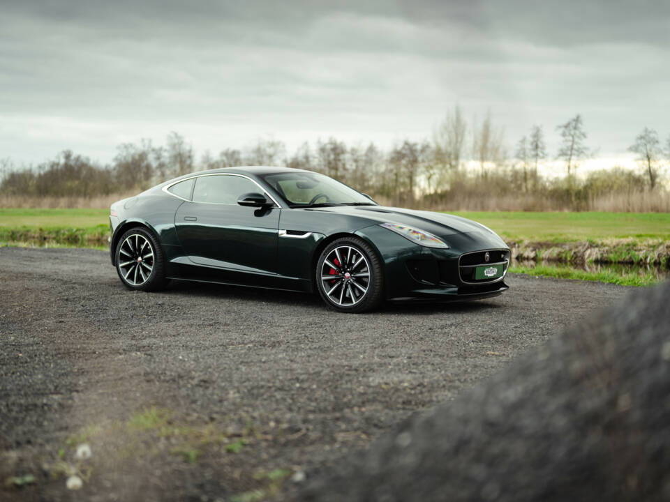 Bild 7/32 von Jaguar F-Type R (2016)