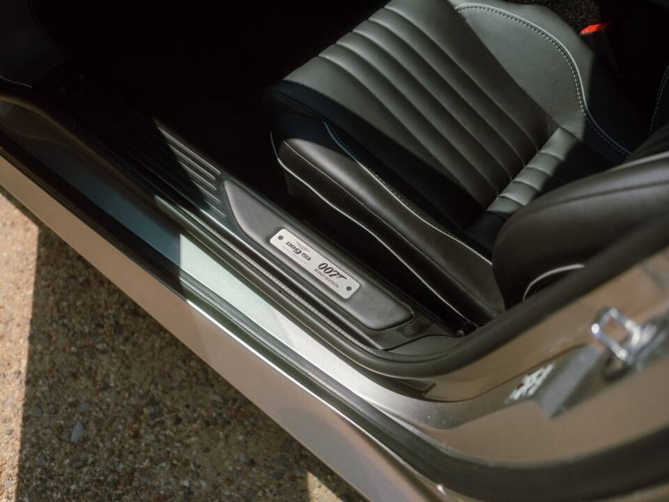 Image 57/96 of Aston Martin DB 9 GT "Bond Edition" (2015)