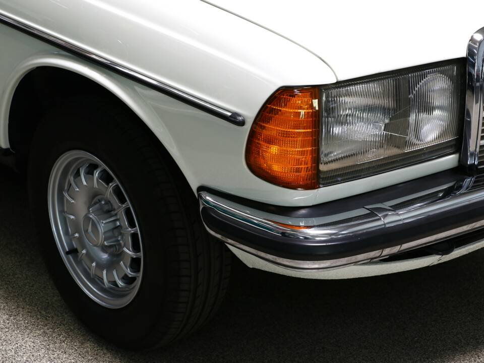 Bild 5/38 von Mercedes-Benz 230 CE (1984)