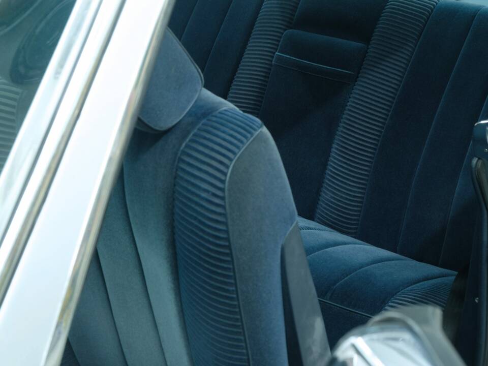 Image 24/50 de Mercedes-Benz 500 SLC (1981)