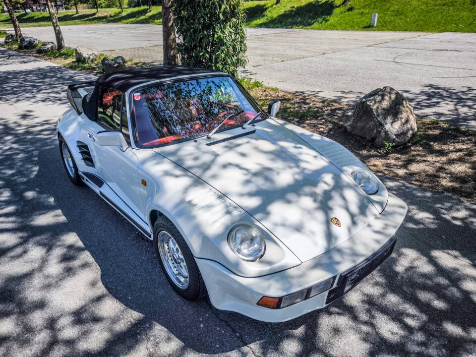 Image 3/36 of Porsche 911 Carrera 3.2 (1985)