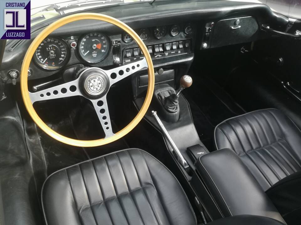 Image 24/51 de Jaguar E-Type (1970)