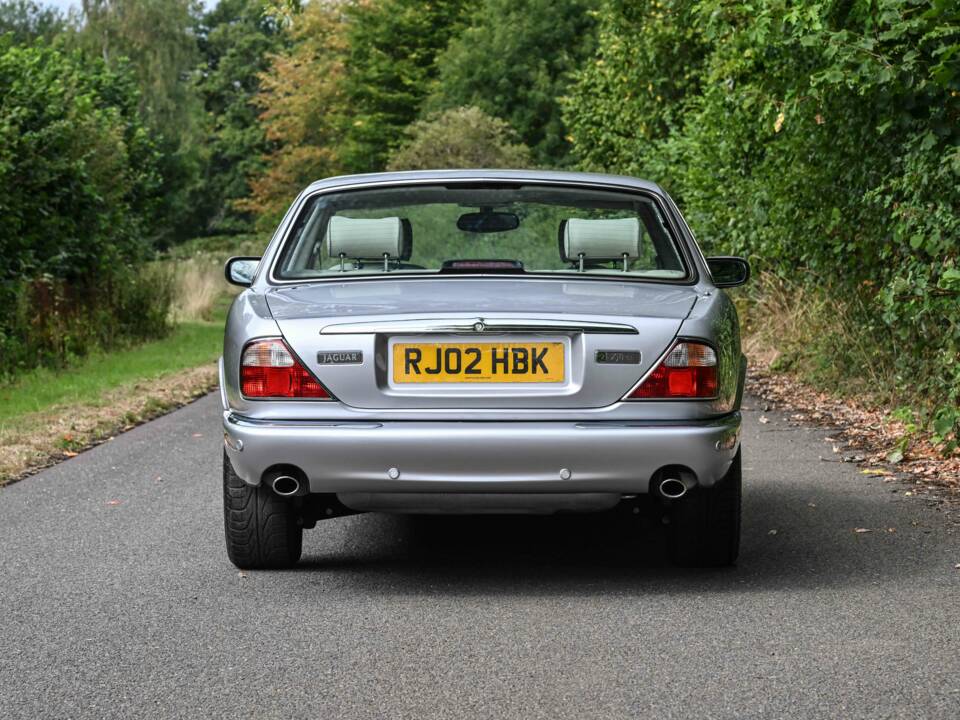 Immagine 8/50 di Jaguar XJ 8 Executive (2002)