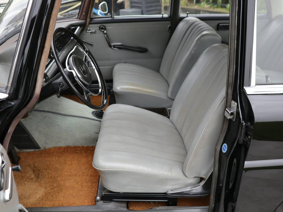 Afbeelding 23/50 van Mercedes-Benz 230 S (1967)