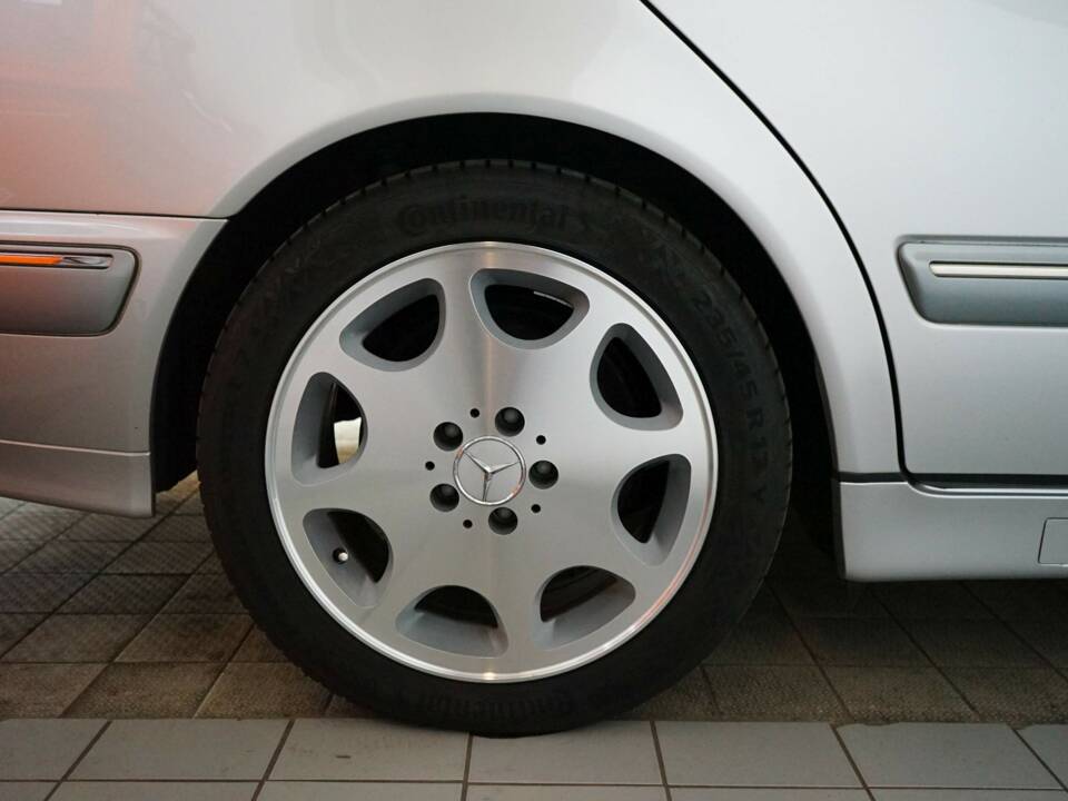 Bild 37/38 von Mercedes-Benz E 200 Kompressor (2001)