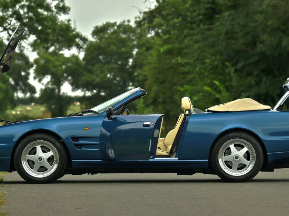 Image 10/50 de Aston Martin Virage Volante (1995)