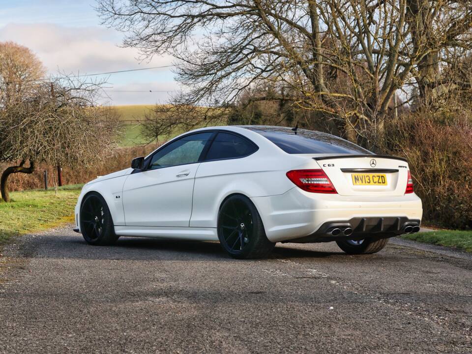 Imagen 26/40 de Mercedes-Benz C 63 AMG (2013)