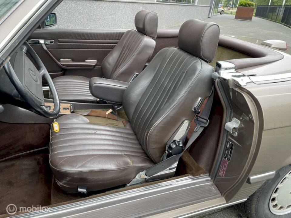Image 7/7 de Mercedes-Benz 560 SL (1987)