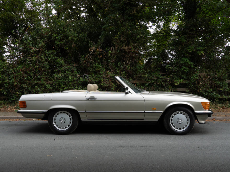 Image 7/18 of Mercedes-Benz 300 SL (1988)