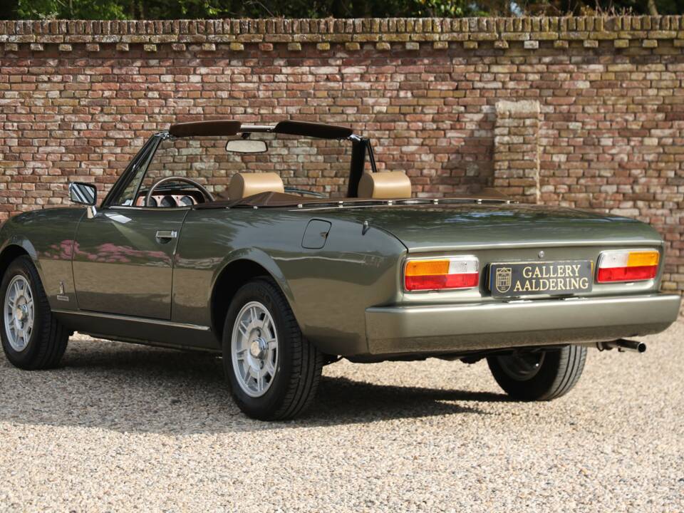 Image 2/50 of Peugeot 504 Convertible (1981)
