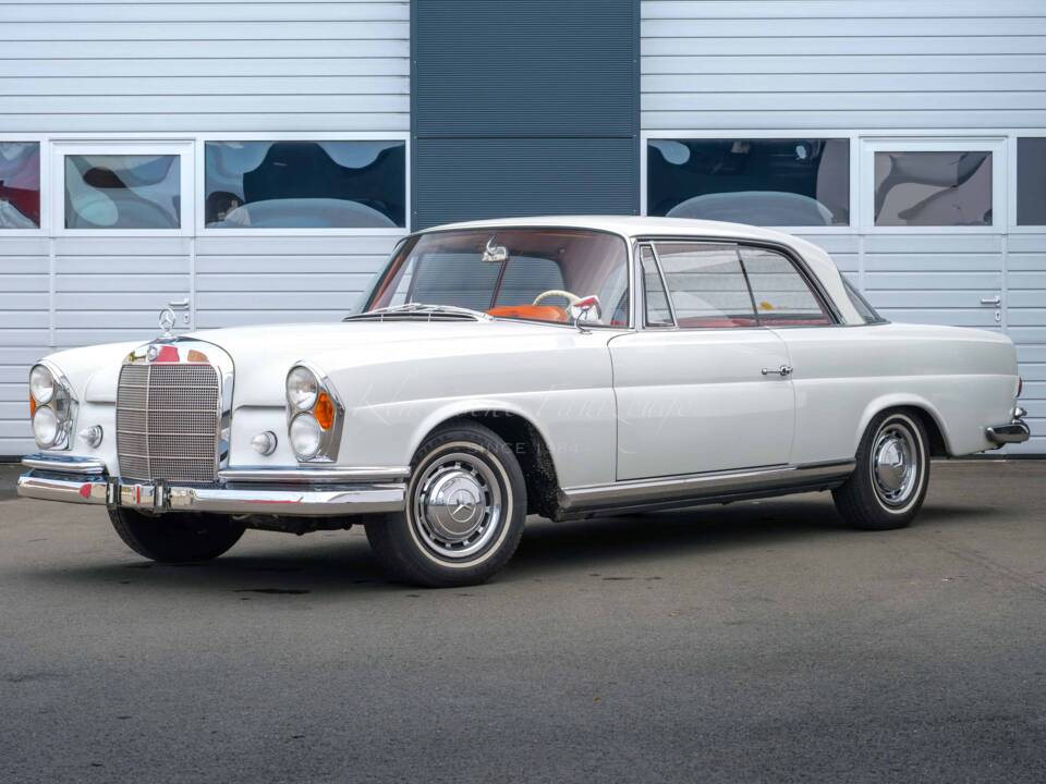 Image 1/24 de Mercedes-Benz 220 SE b (1963)