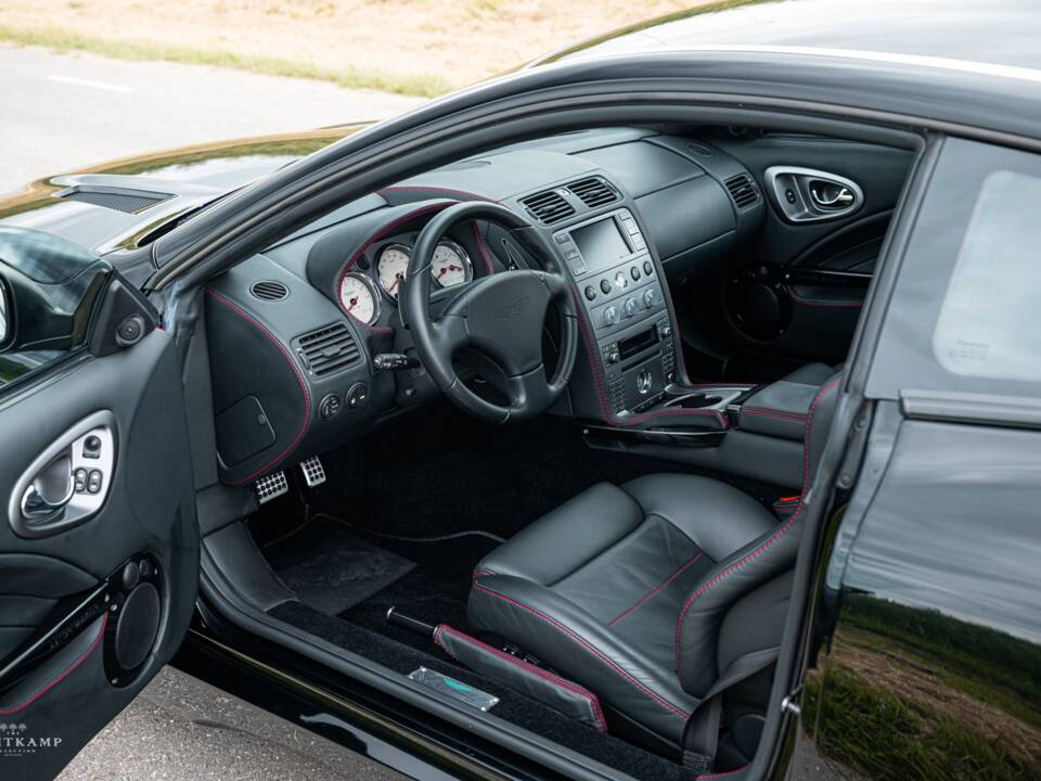 Image 13/23 de Aston Martin V12 Vanquish S Ultimate Edition (2007)