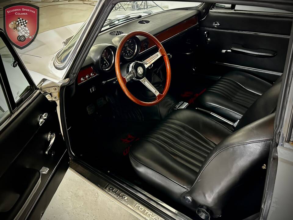 Immagine 10/53 di Alfa Romeo Giulia GT 1300 Junior (1970)