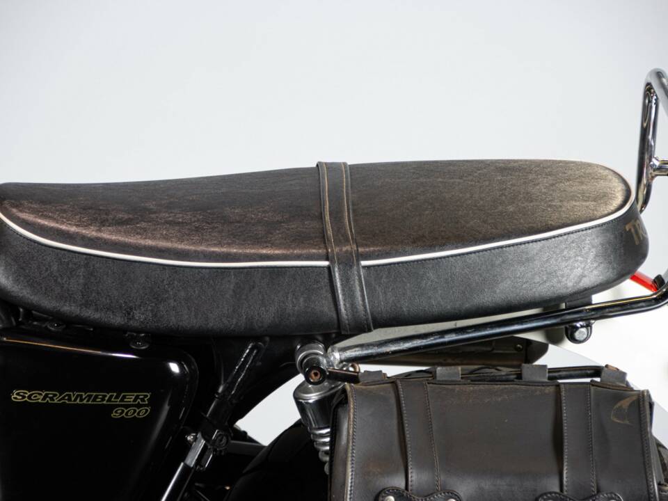 Image 19/50 of Triumph DUMMY (2014)