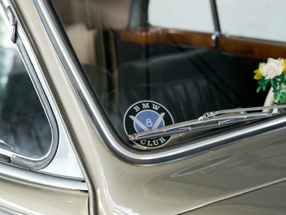 Immagine 29/50 di BMW 502 Baur (1955)