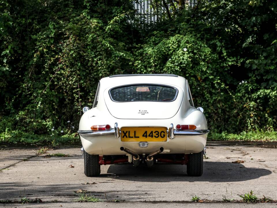 Image 22/33 of Jaguar E-Type (2+2) (1968)