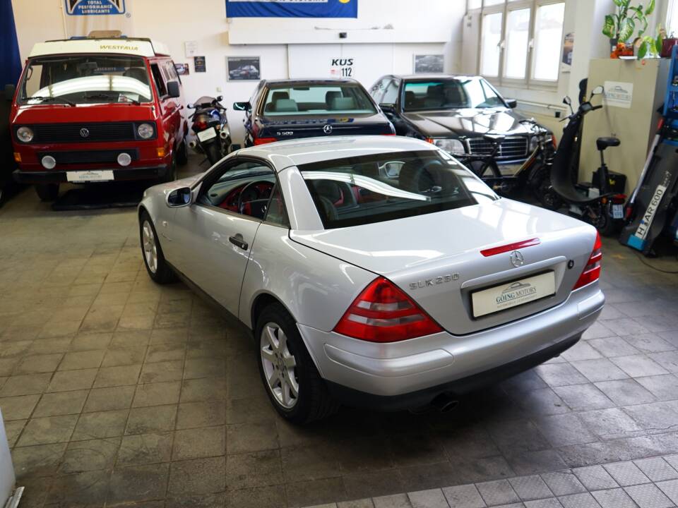 Image 12/40 of Mercedes-Benz SLK 230 Kompressor (1999)