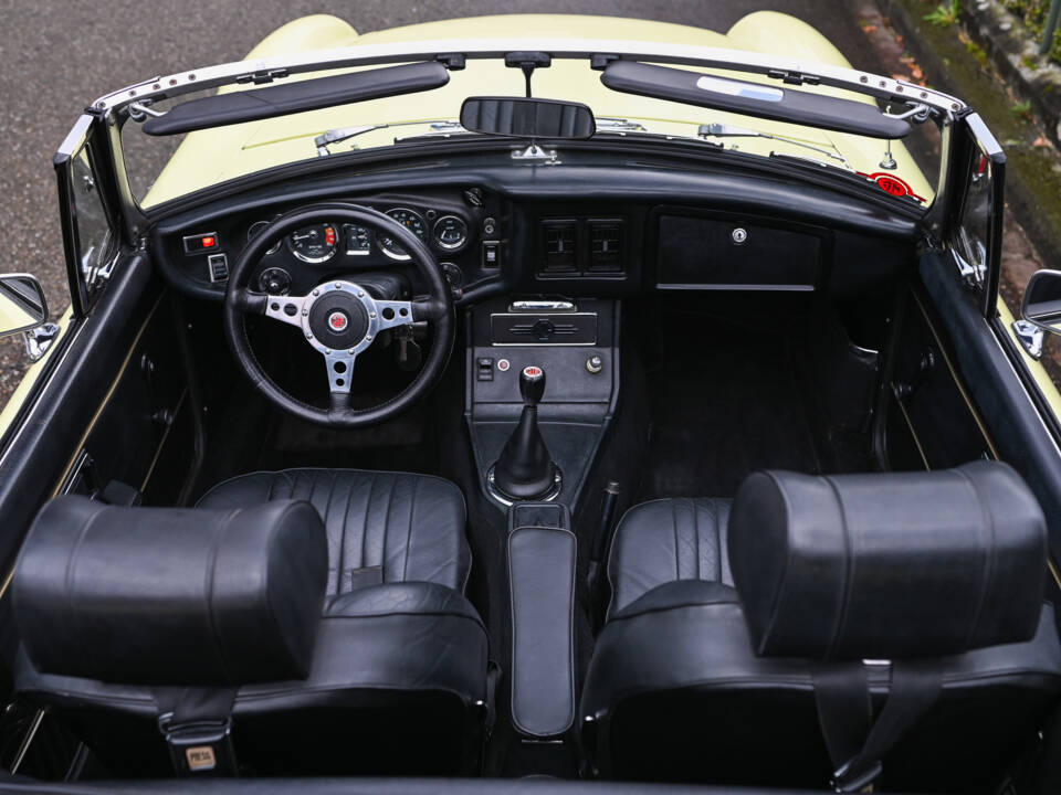 Bild 21/32 von MG MGB (1976)