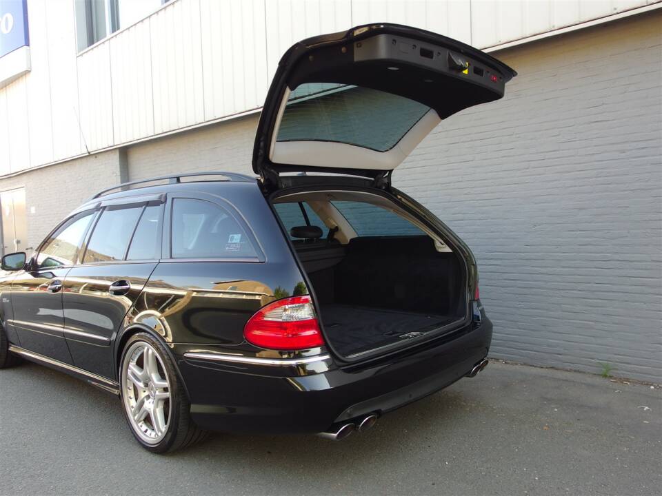 Image 63/98 of Mercedes-Benz E 63 AMG T (2008)