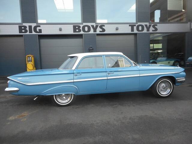 Image 7/25 of Chevrolet Bel Air Sedan (1962)
