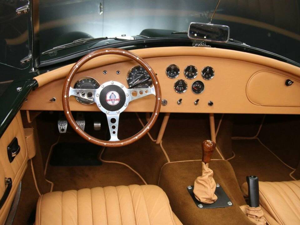 Image 15/30 of AC Cobra Mk IV (1989)