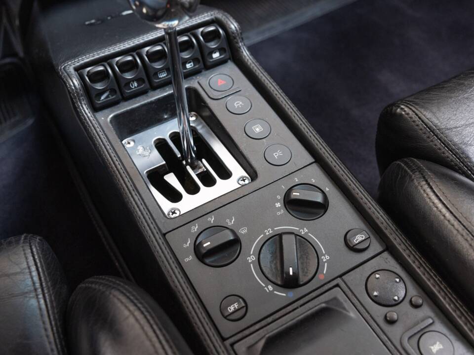Afbeelding 18/40 van Ferrari F 355 Berlinetta (1996)
