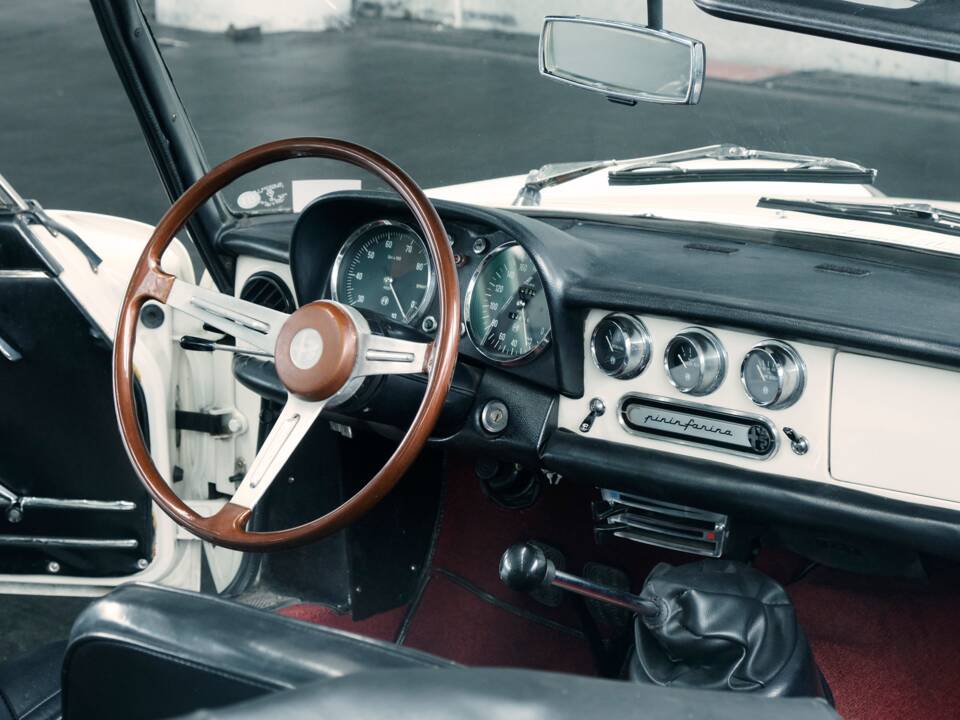 Image 43/50 of Alfa Romeo 1600 Spider Duetto (1966)