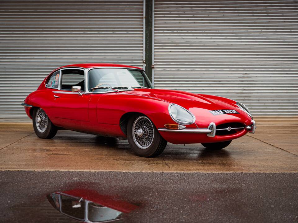 Image 1/46 of Jaguar E-Type (2+2) (1966)