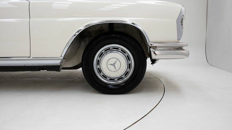 Image 10/15 of Mercedes-Benz 280 SE (1968)