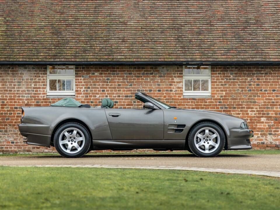 Image 22/50 de Aston Martin DB 7 Vantage Volante (2000)