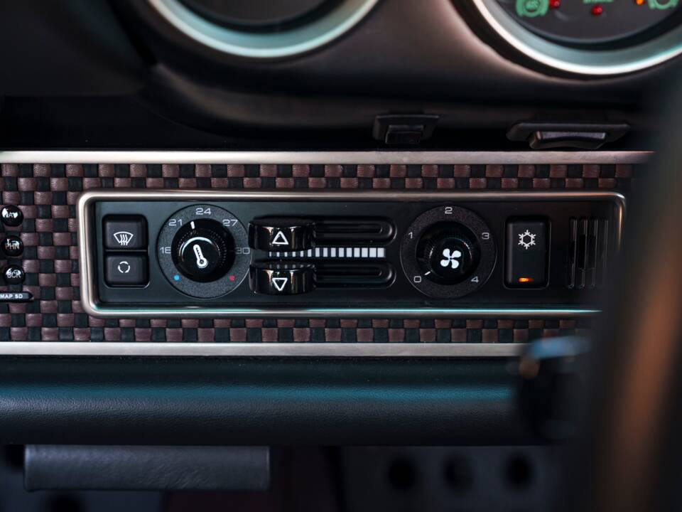 Image 21/34 of Porsche 911 Singer (2023)