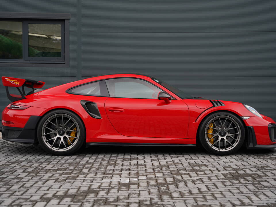 Image 3/50 de Porsche 911 GT2 RS Weissach (2018)